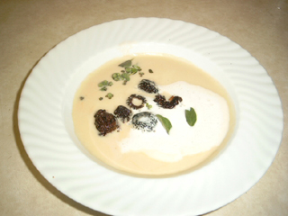 Schwarzwurzelsuppe mit Morcheln