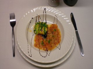 Ziegenfrischkäse im Zucchinimantel auf Tomatenconfit