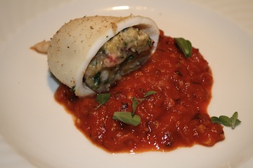 Gefüllte Tintenfische mit Tomatensugo