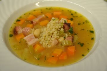 Minestrone mit Cannellini und Graupen