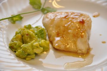 Zander-Teriyaki mit Avocado-Mango-Püree