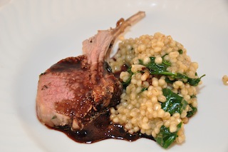 Lamm mit Graupen-Spinat-Gemüse