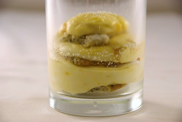 Aprikosen-Tiramisu mit Mohnbiskuit