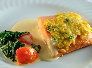 Überbackener Lachs mit Essigsauce und Spinat