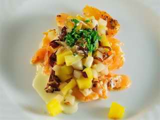 Zweierlei Lachs unter Birne und Kartoffel   
