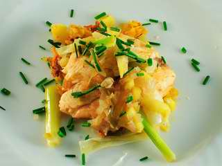 Kartoffel-Kürbis-Rösti mit Saibling und Meerrettich    
