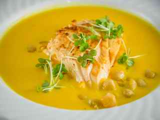 Indische Möhrensuppe mit Tandoori-Lachs