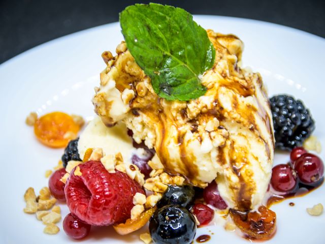 Vanilleeis mit altem Balsamico n